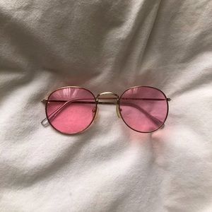 pink tinted sunglasses🏷